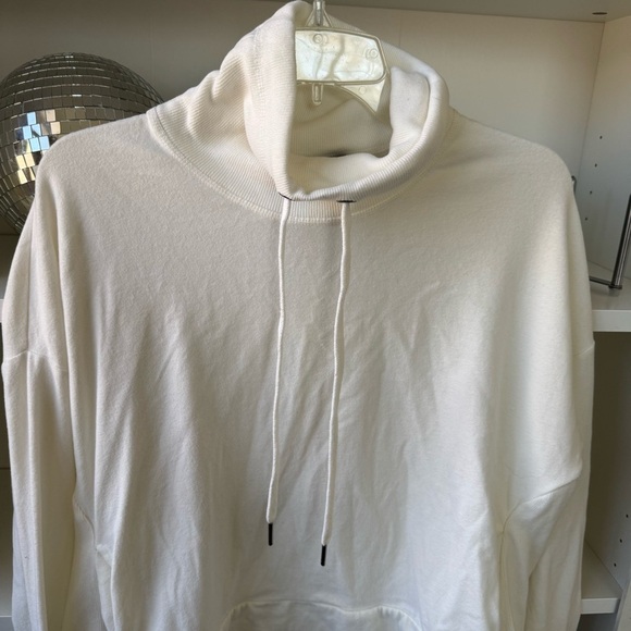SWEATY BETTY Harmonise Luxe Fleece Pullover Sweatshirt Lily White - Picture 5 of 8